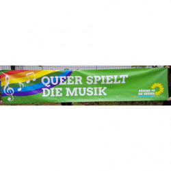 Banner Queer spielt die Musik